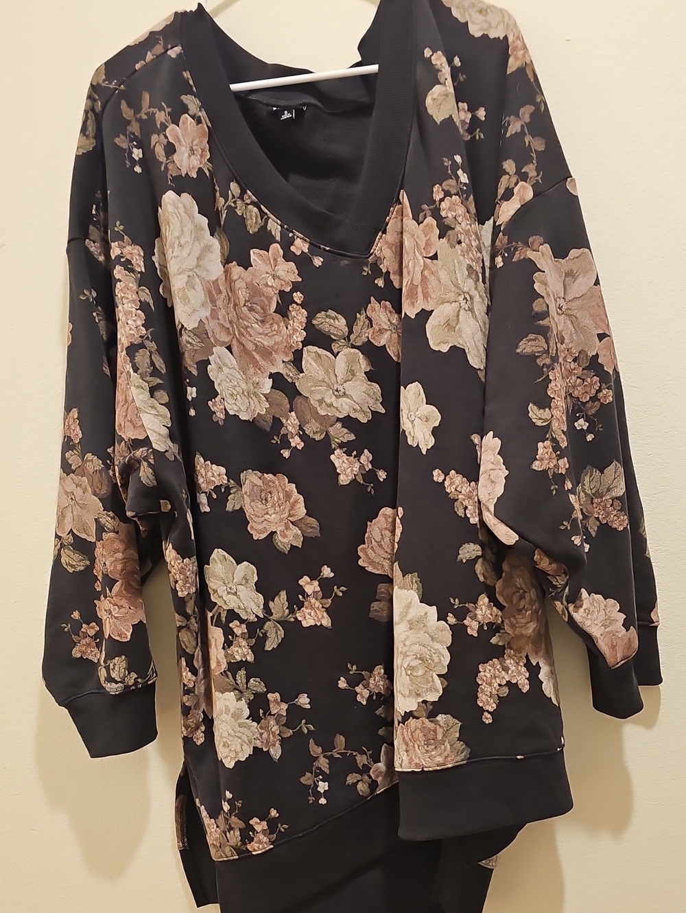 torrid Black Floral V‑Neck Pullover Sweatshirt